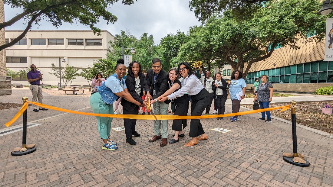 HCC officials take part in a ribbon cutting for the HCC Central Eagle Market.