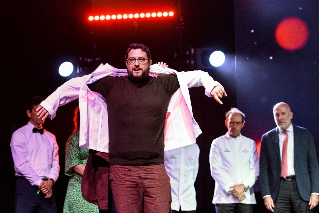 HCC chef, restaurateur alum Felipe Riccio is presented with his chef’s coat recognizing him as a MICHELIN Star recipient during the organization’s ceremony in Houston on Nov. 11, 2024.